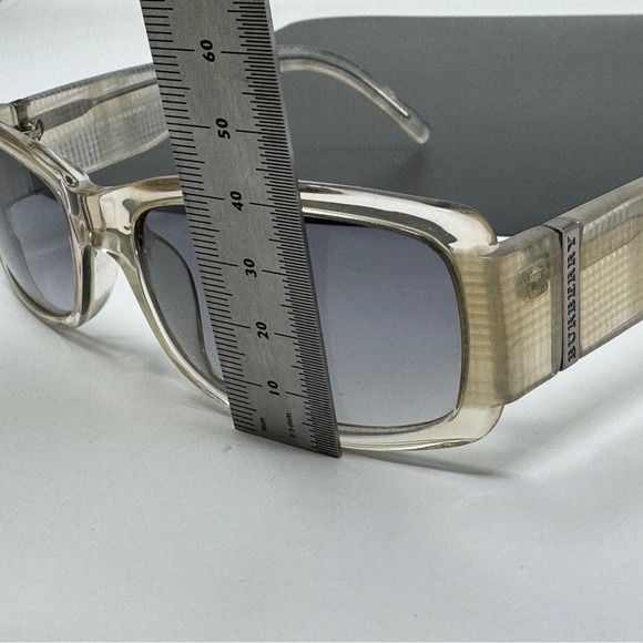 Vintage Burberry by safilo Sunglasses b8489/S BXVLE scratches on lenses - Picture 11 of 16